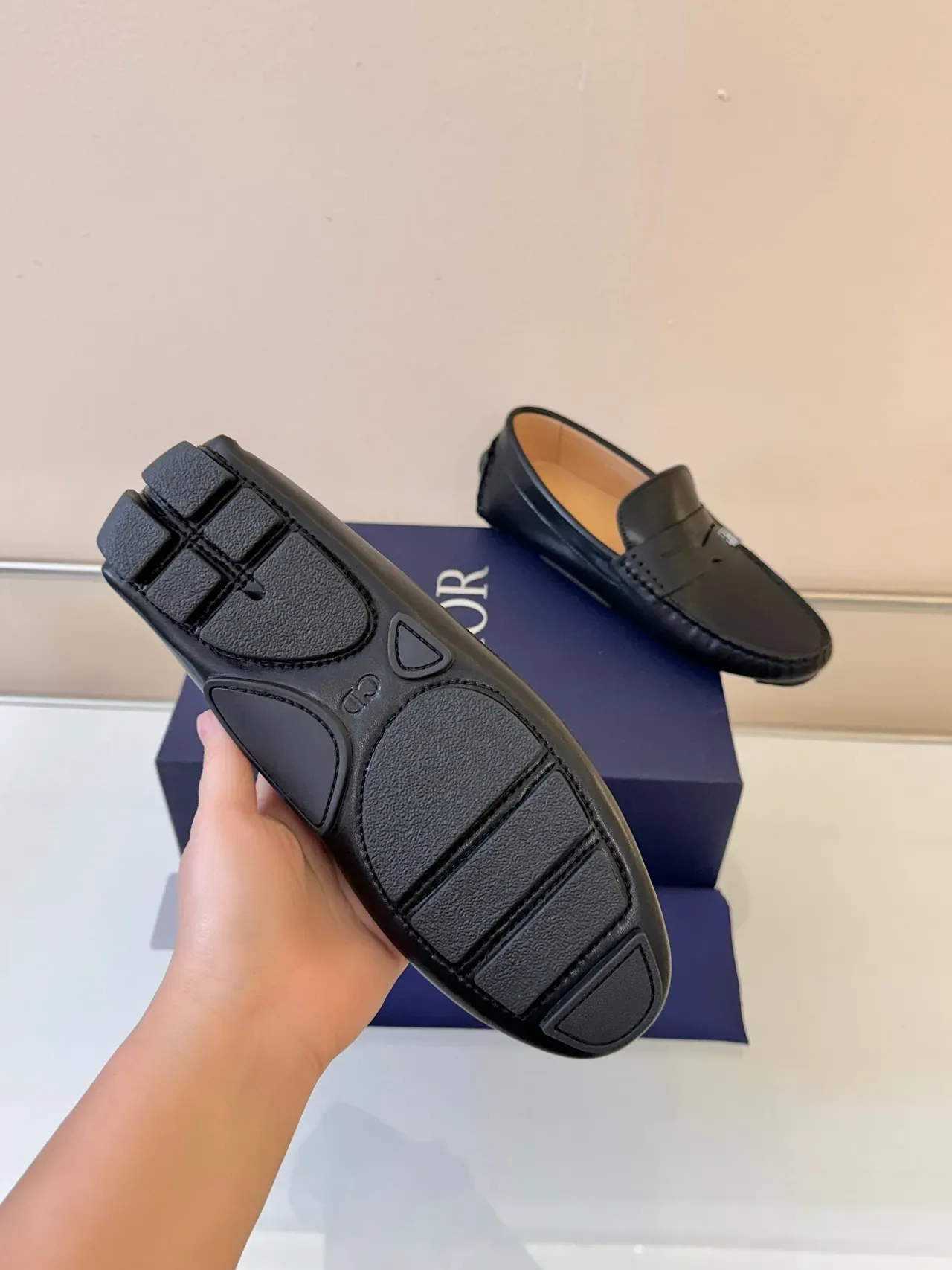 Dior কালো ভূরি চামড়ার পেনি লোফার 5