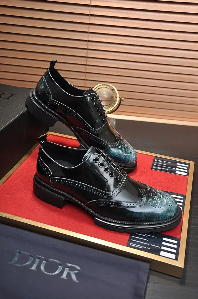 Dior काला नीला पॉलिश्ड चमड़ा इरिडिसेंट टील-ग्रीन Patina Brogue 4
