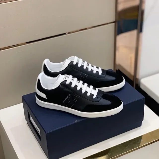 Dior Chaussures Lifestyle Noires Blanches Basses avec Panneau Latéral Perforé 2