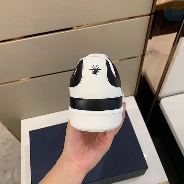 Dior Chaussures Lifestyle Noires Blanches Basses avec Panneau Latéral Perforé 3