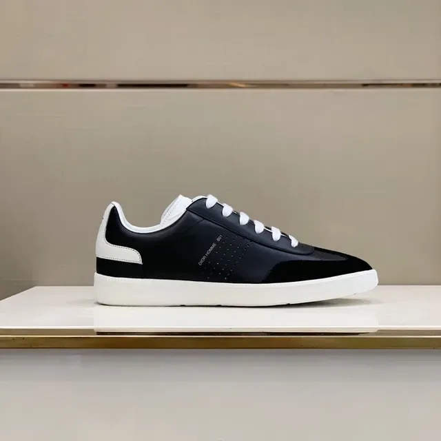 Dior Chaussures Lifestyle Noires Blanches Basses avec Panneau Latéral Perforé 5