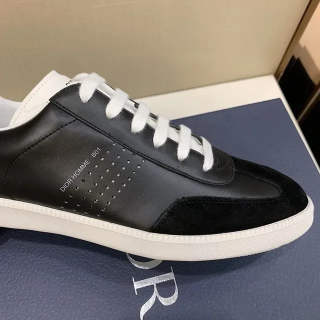 Dior Chaussures Lifestyle Noires Blanches Basses avec Panneau Latéral Perforé 7