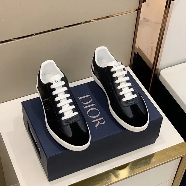 Dior Chaussures Lifestyle Noires Blanches Basses avec Panneau Latéral Perforé 9