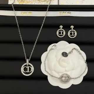 Dior CD Icon 银白 水晶镶嵌 圆形 Monogram 项链