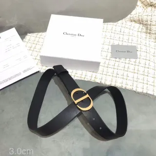 Dior حزام بشكل D باللون الأسود مع حزام ذهبي من الجلد