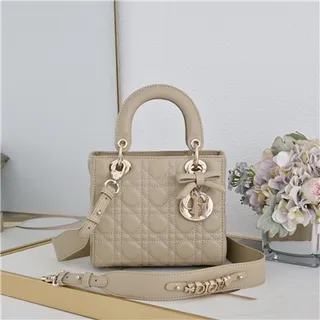 Dior Lady Dior বার্গন্ডি কুইল্টেড ক্যানেজ টপ-হ্যান্ডেল টোট ব্যাগ 10