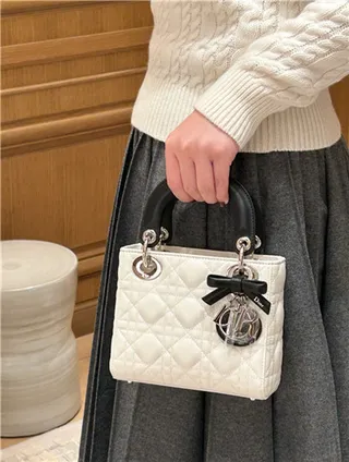 Dior Lady Sac à main à anse supérieure en cuir matelassé cannage blanc noir 21