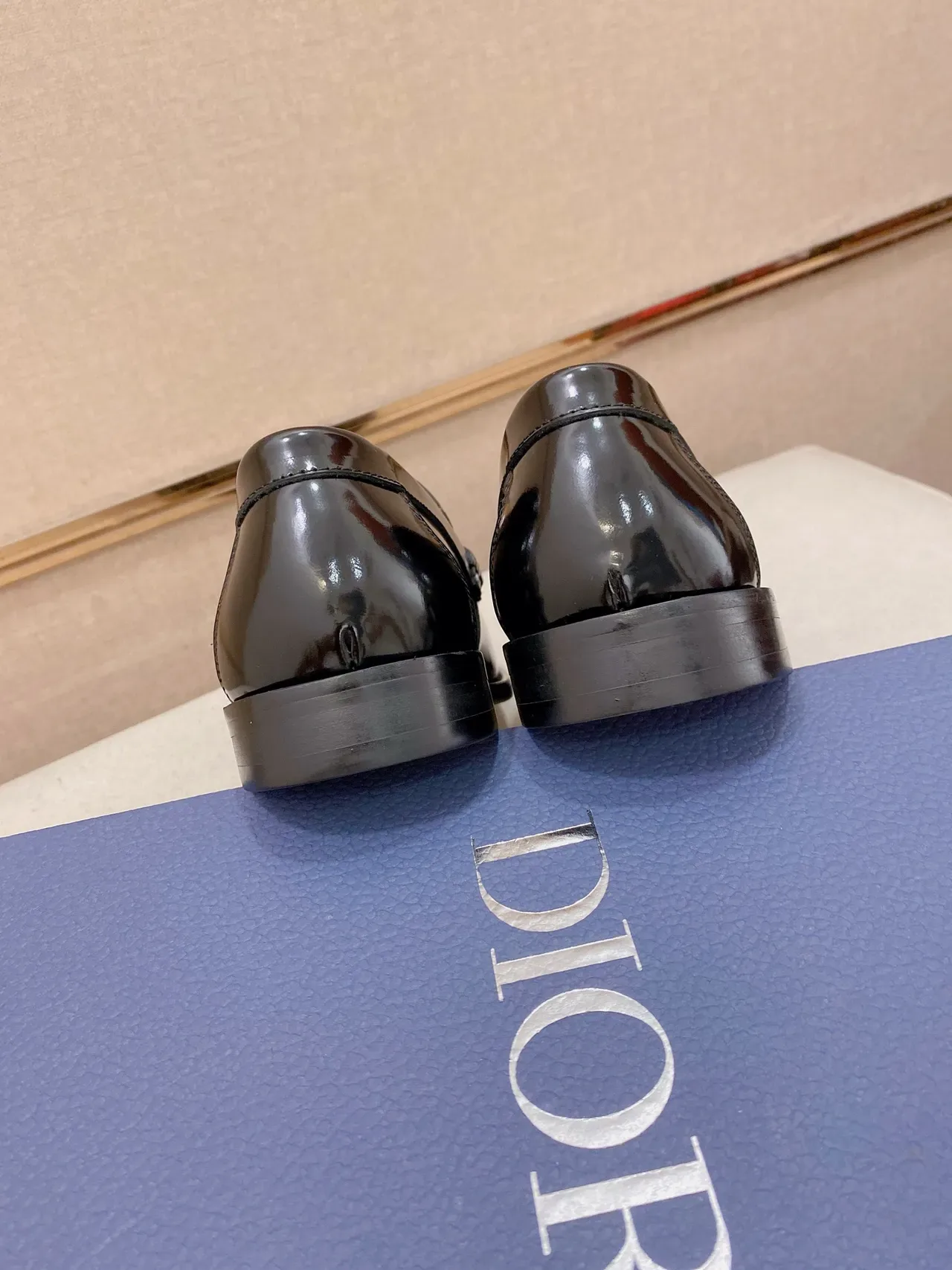 Dior 黑色棕色 亮面漆皮 压花斜纹 乐福鞋 3