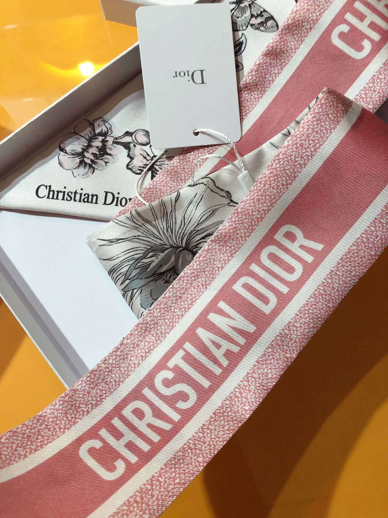Dior Mitzah Lenço Branco Rosa Fino Cônico Silhueta Floral E Borboleta Impressão Seda 4