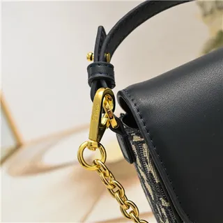 Dior Navy Gold Sac à chaîne à rabat structuré avec impression oblique sur toile 7