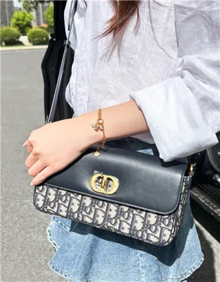 Dior Navy Gold Sac à chaîne à rabat structuré avec impression oblique sur toile 13