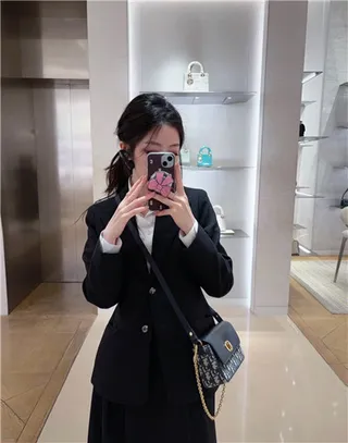 Dior Navy Gold Sac à chaîne à rabat structuré avec impression oblique sur toile 17