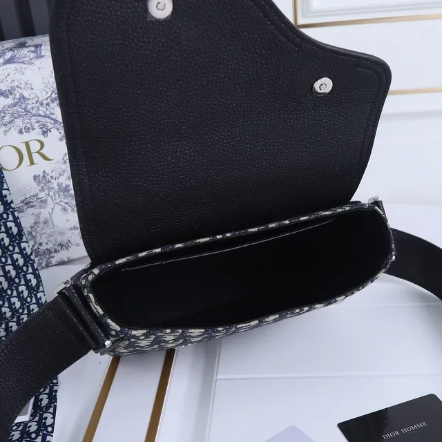 Dior Saddle 黑色 米色 不对称 翻盖 压纹皮革 马鞍包 3
