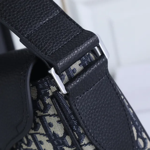 Dior Saddle 黑色 米色 不对称 翻盖 压纹皮革 马鞍包 5