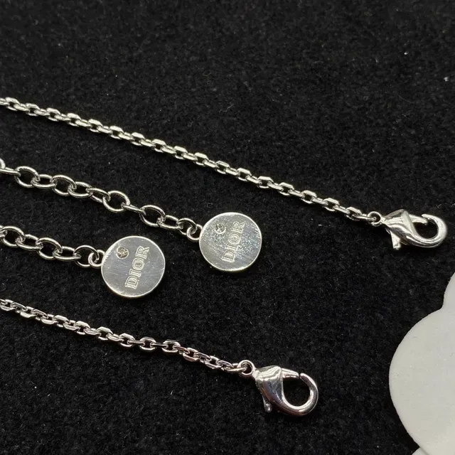 Dior Collar Plata Blanca con Charm de Letra Pavé-Set 2