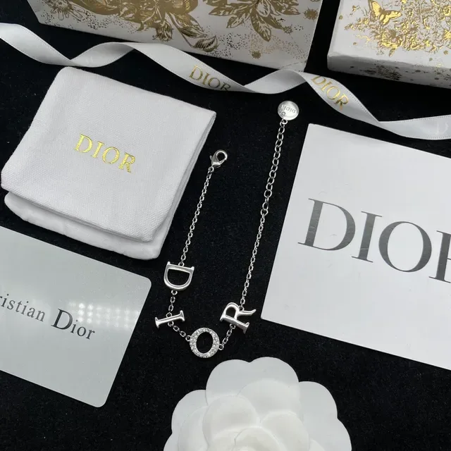 Dior Collar Plata Blanca con Charm de Letra Pavé-Set 3