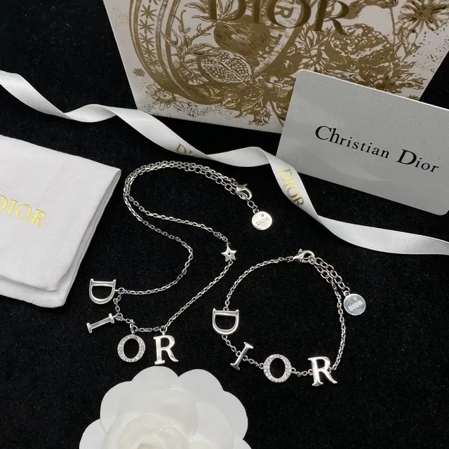 Dior Collar Plata Blanca con Charm de Letra Pavé-Set 7