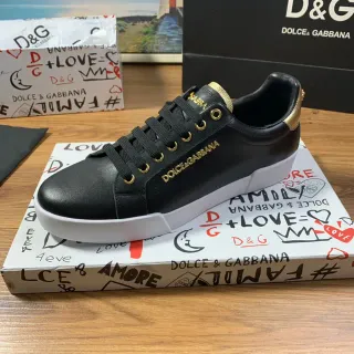 Dolce & Gabbana أحذية رياضية سوداء ذهبية من الجلد مع لمسات معدنية أسلوب حياة