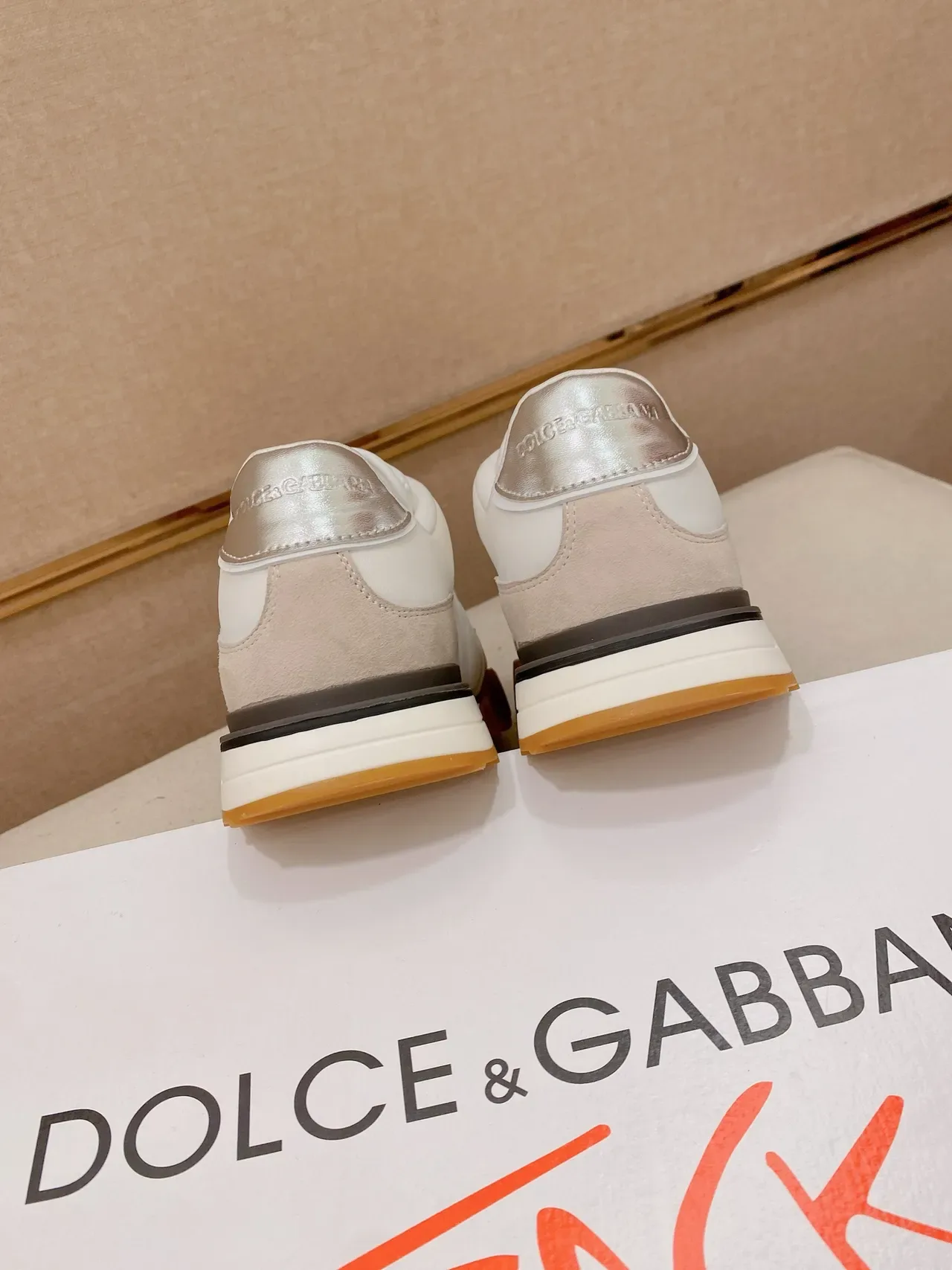 Dolce & Gabbana 白色米色混合材质超大金属Logo生活方式运动鞋 3