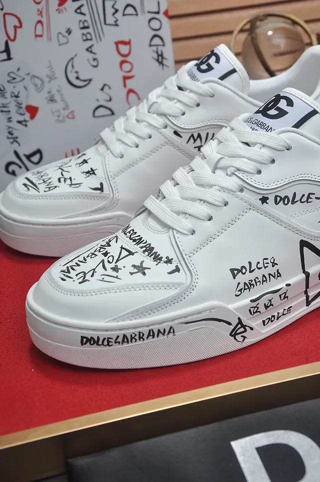Dolce & Gabbana Sneakers Lifestyle Blanc et Noir en Cuir Graffiti-Print 3