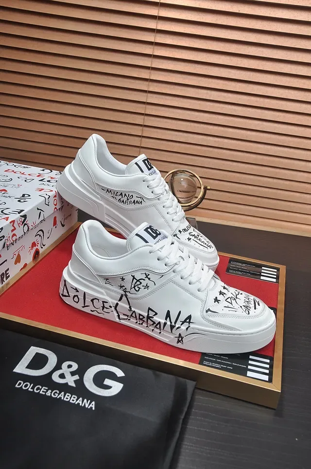 Dolce & Gabbana Sneakers Lifestyle Blanc et Noir en Cuir Graffiti-Print 5