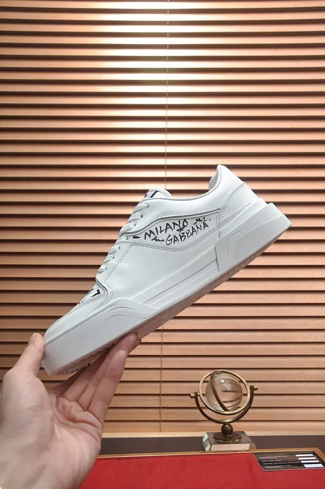 Dolce & Gabbana Sneakers Lifestyle Blanc et Noir en Cuir Graffiti-Print 6