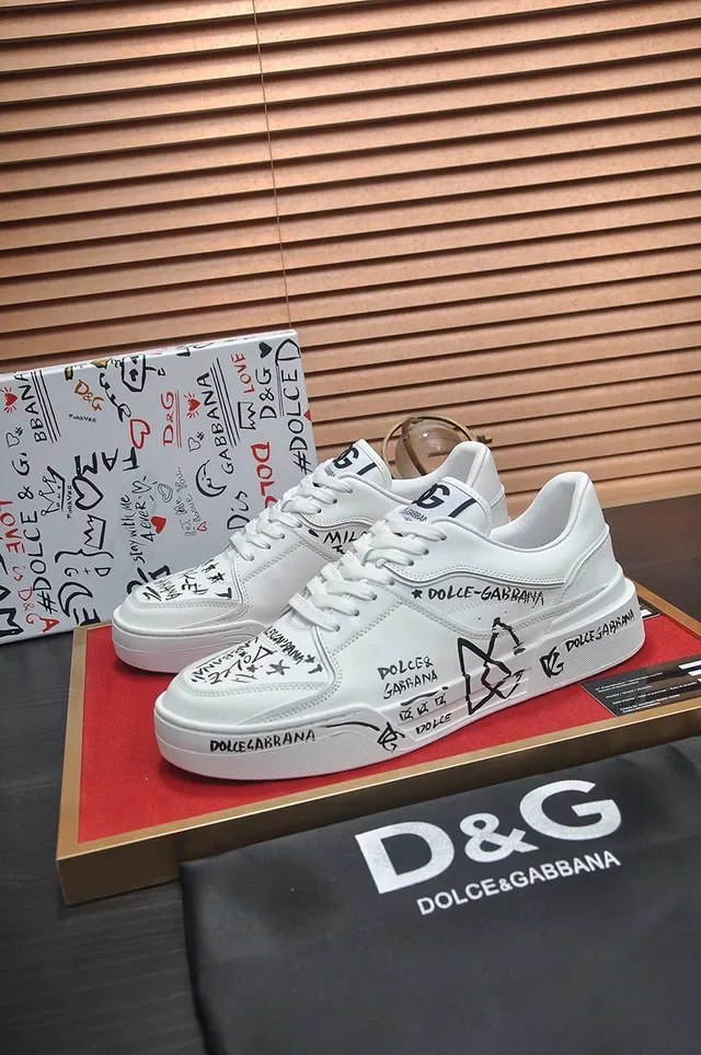 Dolce & Gabbana Sneakers Lifestyle Blanc et Noir en Cuir Graffiti-Print 7