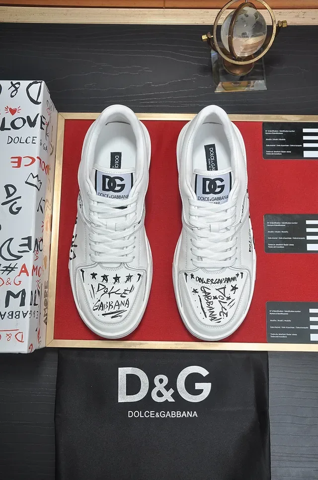 Dolce & Gabbana Sneakers Lifestyle Blanc et Noir en Cuir Graffiti-Print 9