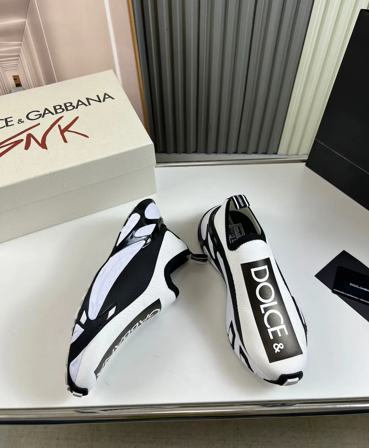 Dolce & Gabbana Sneakers Lifestyle Blanc et Noir avec Upper en Maille et Bande avec Logo Bold 5