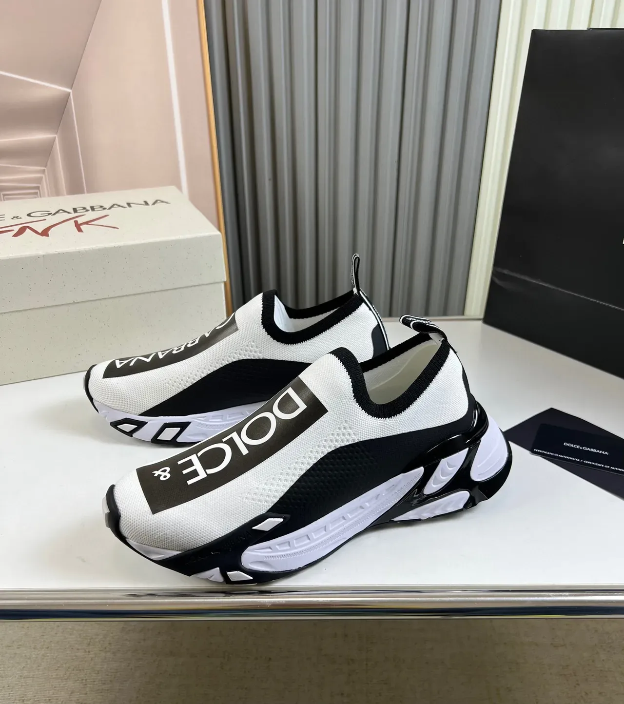 Dolce & Gabbana Sneakers Lifestyle Blanc et Noir avec Upper en Maille et Bande avec Logo Bold 8