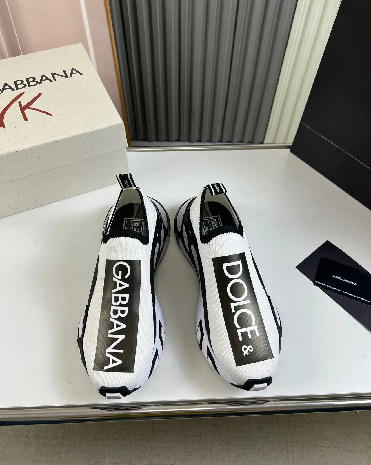 Dolce & Gabbana Sneakers Lifestyle Blanc et Noir avec Upper en Maille et Bande avec Logo Bold 9