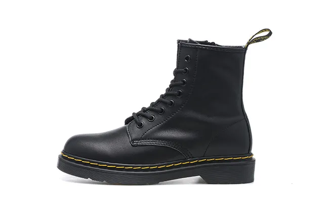 Dr. Martens 1460 Bottes Martin Cuir Noir Lisse Couture Jaune 2