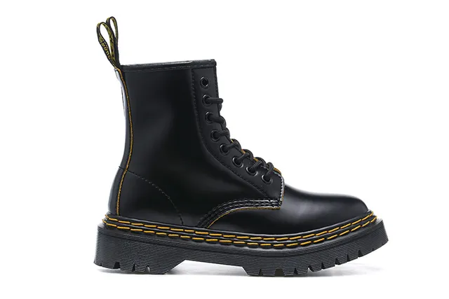 Dr. Martens 1460 黑色光滑皮革黄色鞋耳马丁靴 7