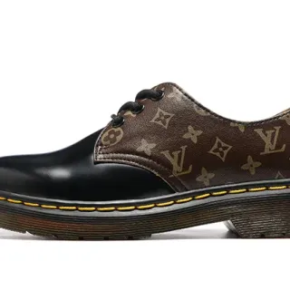 Dr. Martens 1461 काला भूरा तीन आइलेट मोनोग्राम प्रिंट ऊपरी ऑक्सफोर्ड जूते