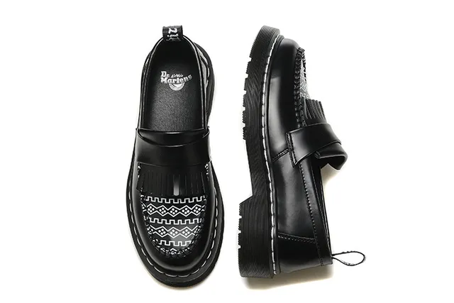 Dr. Martens काले सफेद प्लेटफॉर्म सोल टासल स्ट्रैप लोअफर 2