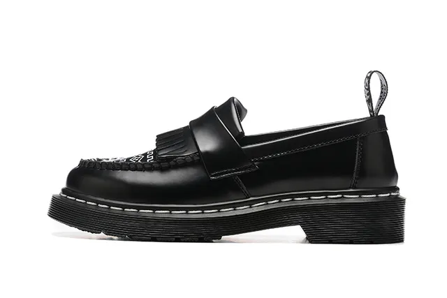 Dr. Martens काले सफेद प्लेटफॉर्म सोल टासल स्ट्रैप लोअफर 4