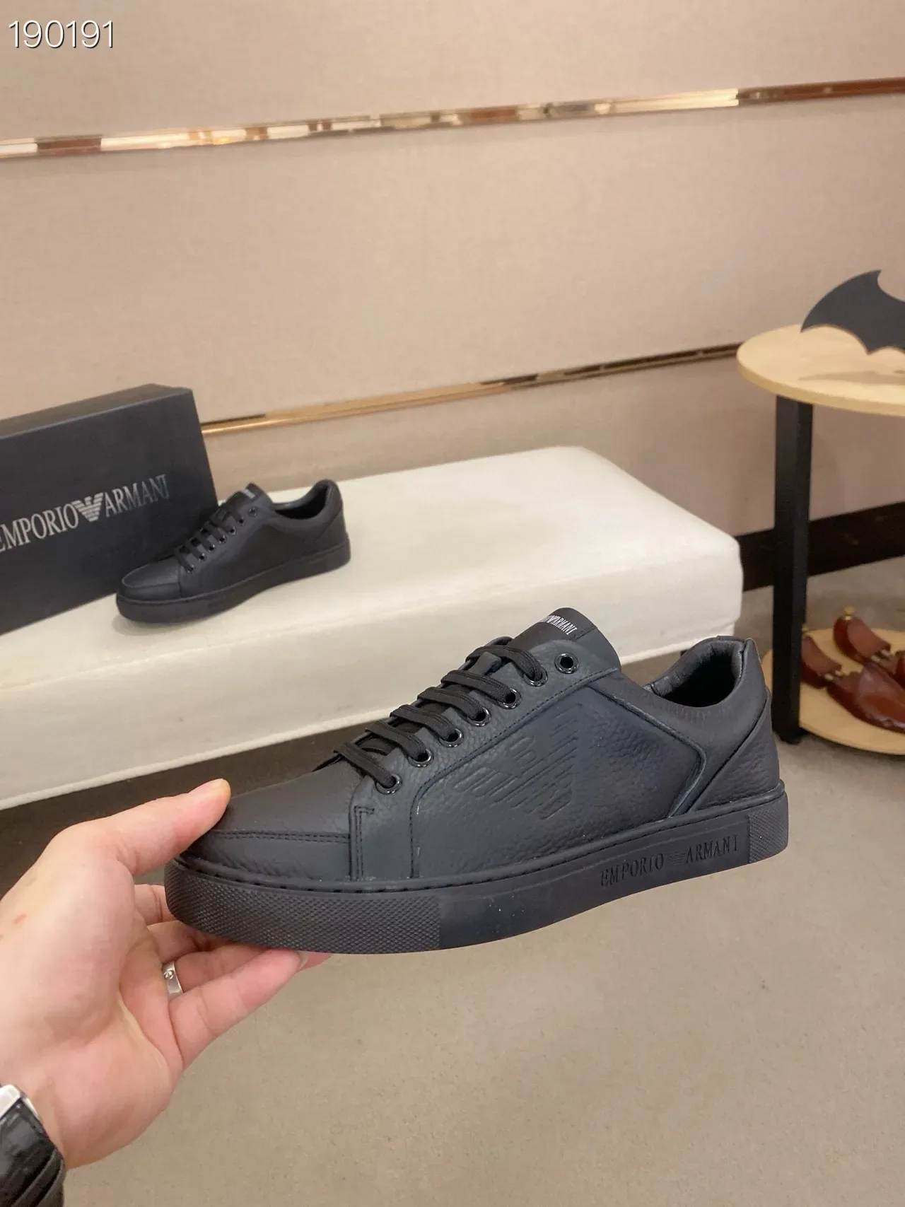 Emporio Armani حذاء أسلوب حياة جلد أسود بشعار النسر 4