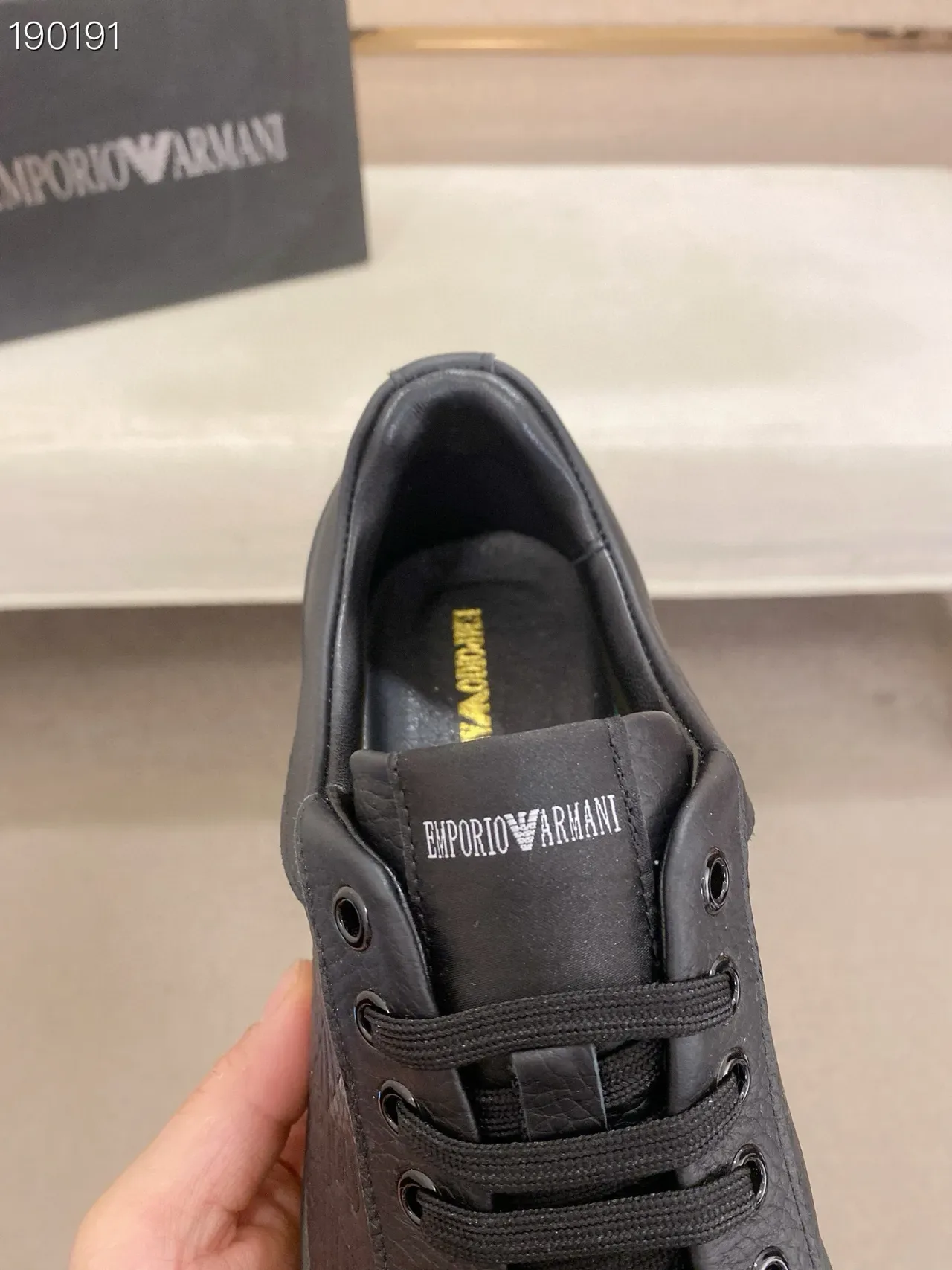 Emporio Armani حذاء أسلوب حياة جلد أسود بشعار النسر 6
