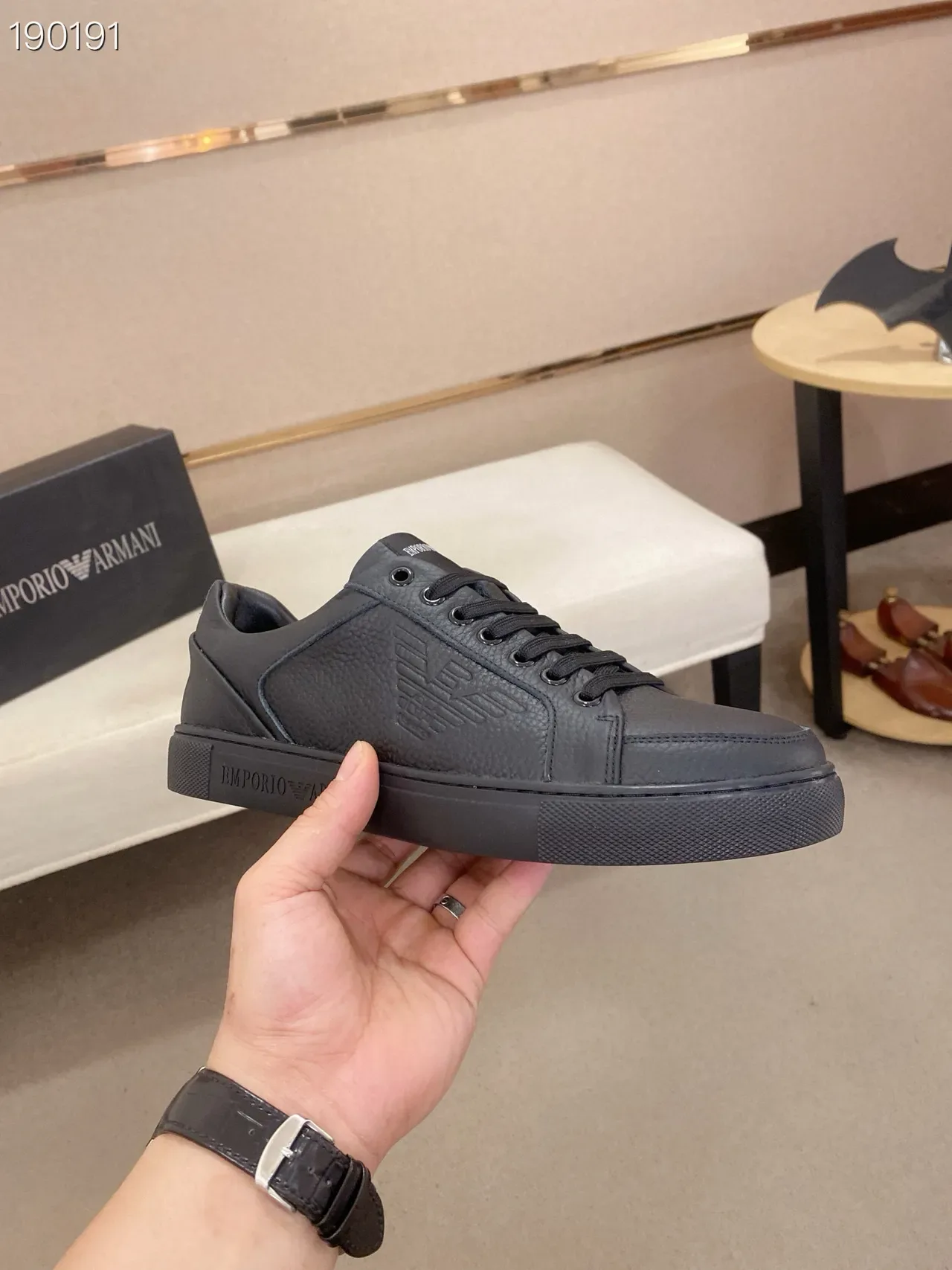 Emporio Armani حذاء أسلوب حياة جلد أسود بشعار النسر 7