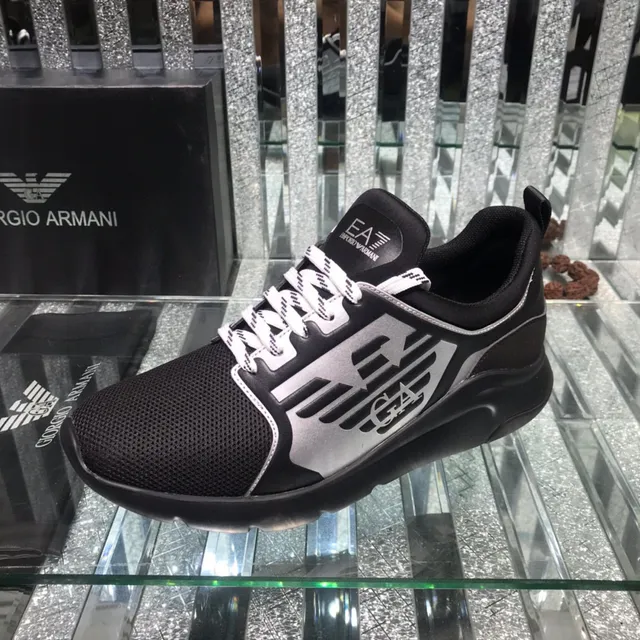 Emporio Armani Sneakers lifestyle noir et argent avec dessus en maille et panneau latéral graphique 4