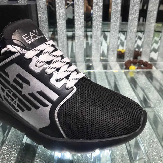 Emporio Armani Sneakers lifestyle noir et argent avec dessus en maille et panneau latéral graphique 6