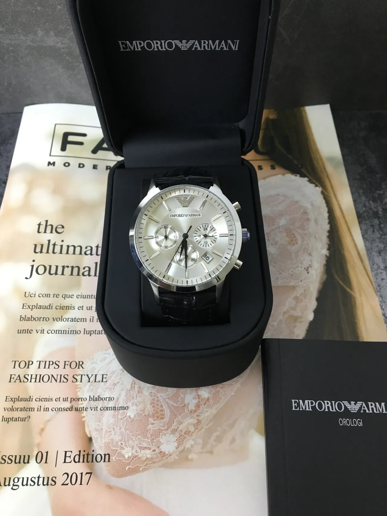 Emporio Armani Cronógrafo Esfera Plateada Correa de Cuero Negro Reloj de Cuarzo 3