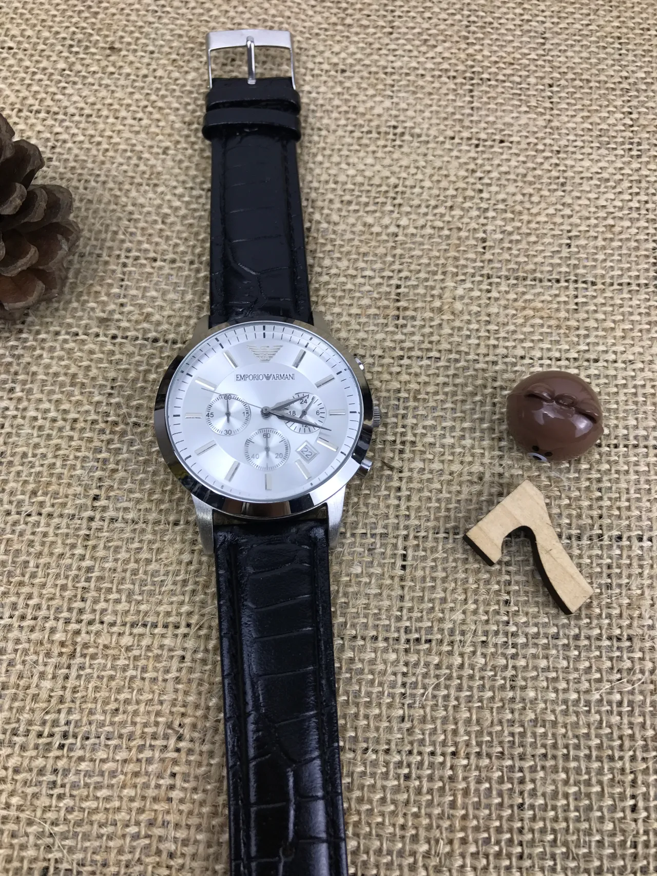 Emporio Armani Cronógrafo Esfera Plateada Correa de Cuero Negro Reloj de Cuarzo 10