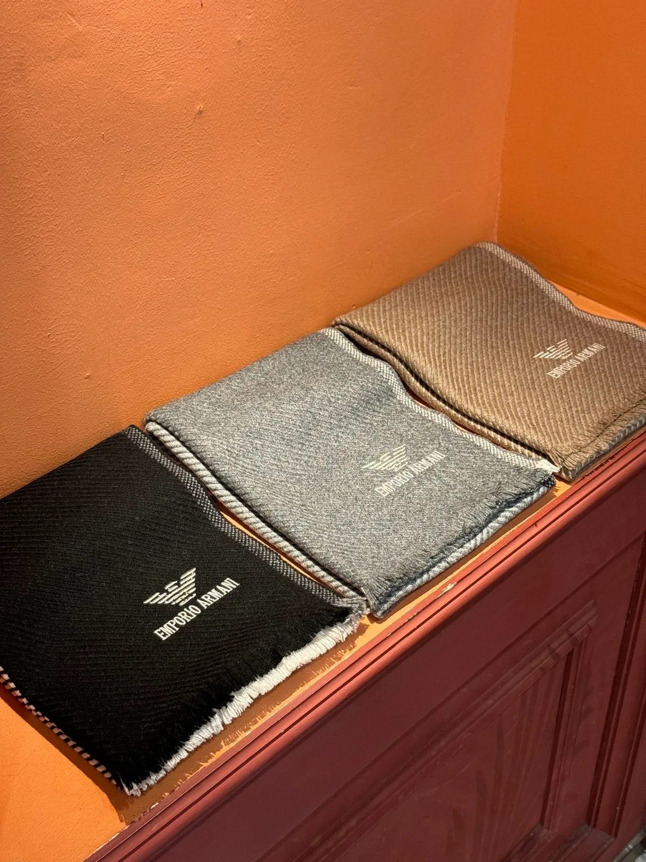 Emporio Armani Cachecol Cinza com Tricô Herringbone em Cashmere 5