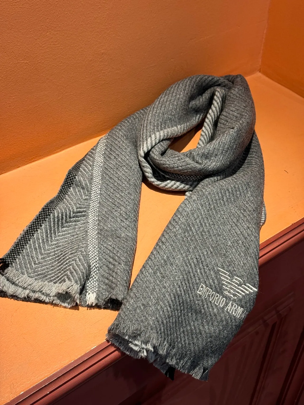 Emporio Armani Cachecol Cinza com Tricô Herringbone em Cashmere 7