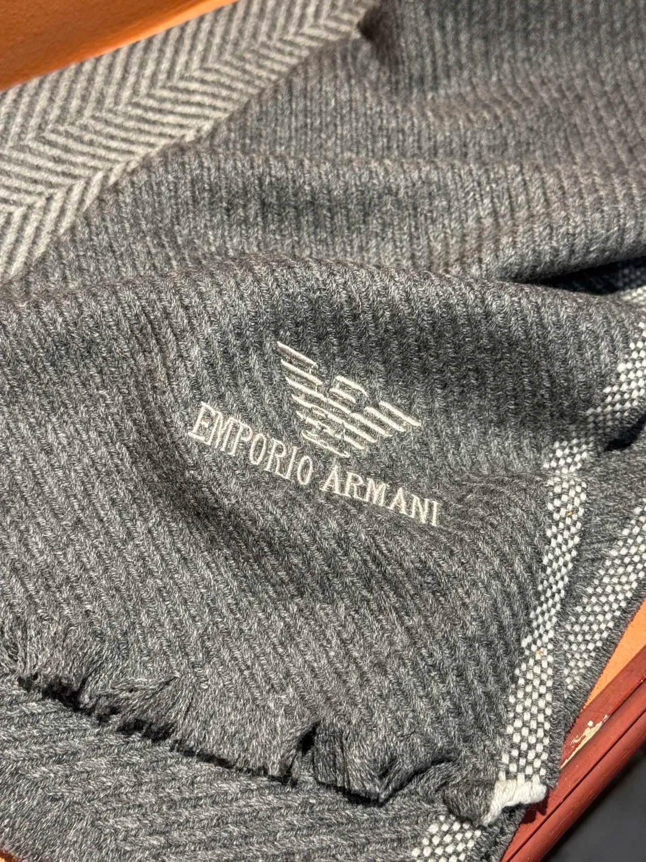 Emporio Armani Cachecol Cinza com Tricô Herringbone em Cashmere 8