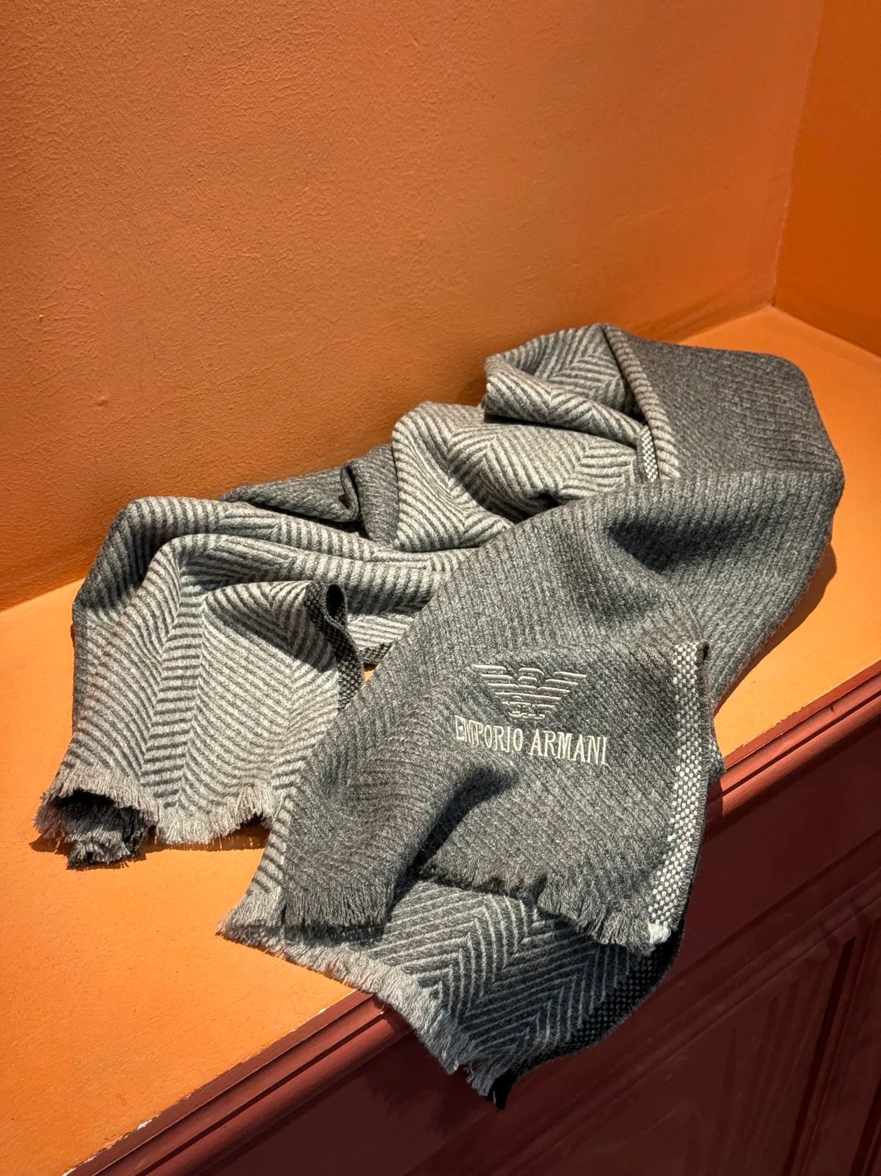 Emporio Armani Cachecol Cinza com Tricô Herringbone em Cashmere 9