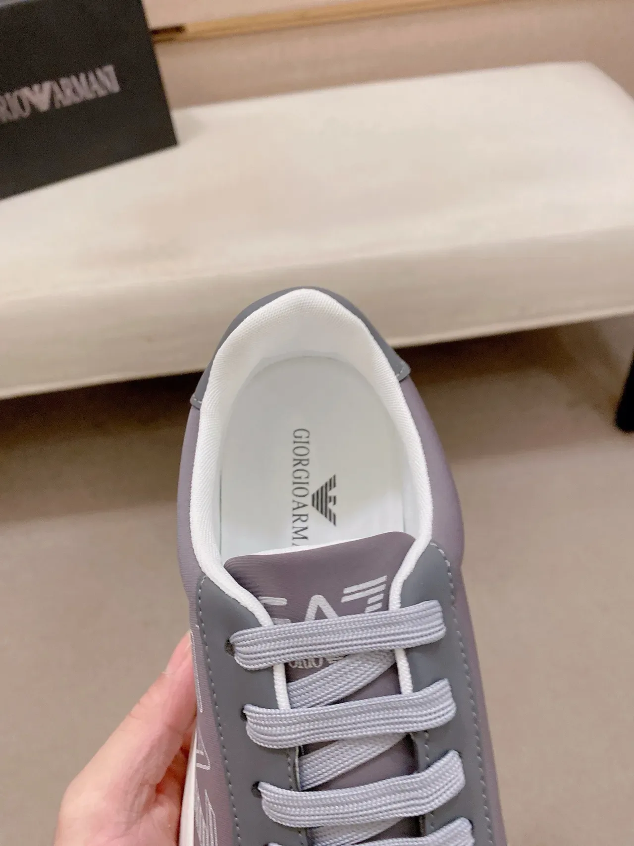 Emporio Armani Gris Blanc Baskets Lifestyle Basses avec Tige Synthétique Stratifiée 6