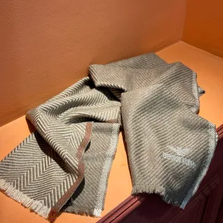 Emporio Armani Herringbone Weave Cachecol de Cachemira Cinza