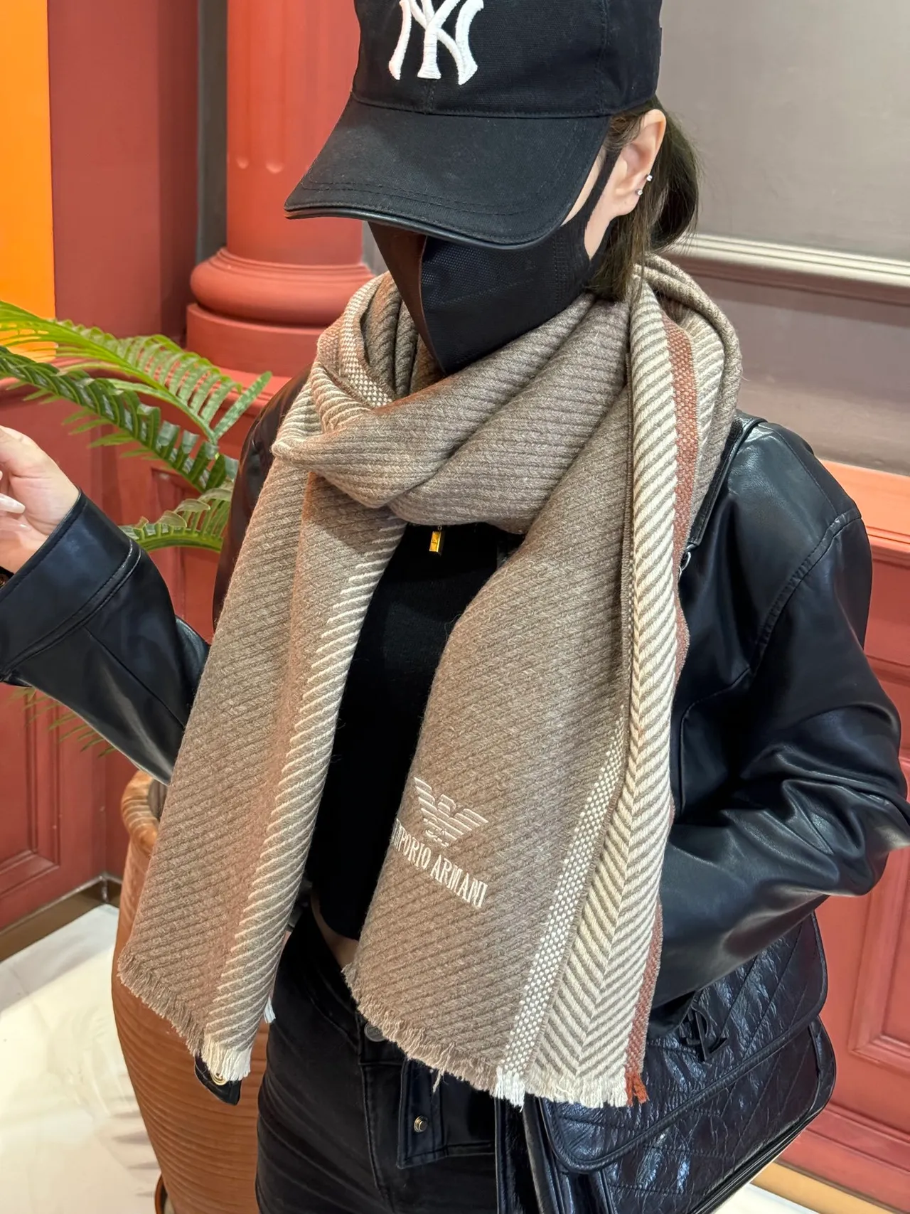 Emporio Armani Herringbone Weave Écharpe Cachemire Gris 2